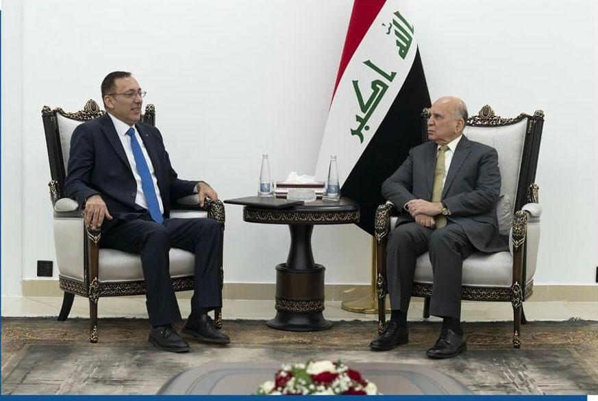 السفير الرويضي خلال لقائه نائب رئيس مجلس الوزراء العراقي، وزير الخارجية فؤاد حسين